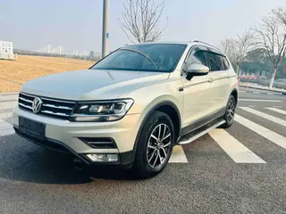 Volkswagen Tiguan L 2018 Reforma 330TSI Edición de lujo automática con tracción en dos ruedas