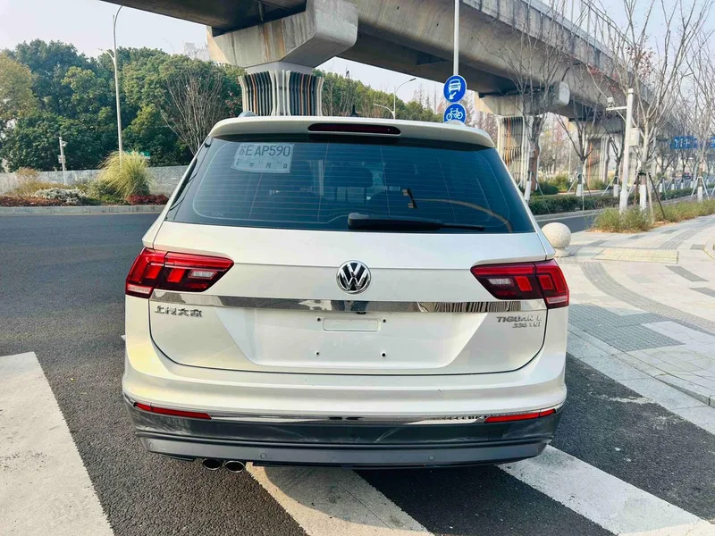 Volkswagen Tiguan L 2018 Restyling 330TSI Automatic Two-Drive Deluxe Edition exterior photo 6