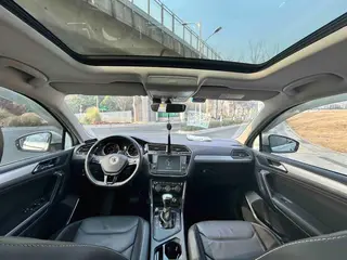 Volkswagen Tiguan L 2018 Restyling 330TSI Automatic Two-Drive Deluxe Edition interior photo 11