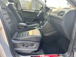 Volkswagen Tiguan L 2018 Restyling 330TSI Automatic Two-Drive Deluxe Edition interior photo 13