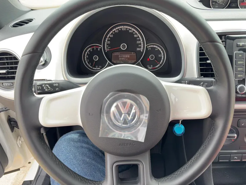 Volkswagen Beetle 2013 1.4TSI Luxury type exterior photo 8 Volkswagen Beetle 2013 1.4TSI Luxury type exterior photo 8