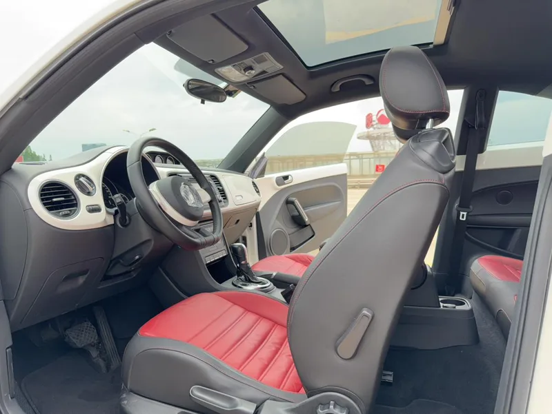Volkswagen Beetle 2013 1.4TSI Luxury type interior photo 10 Volkswagen Beetle 2013 1.4TSI Luxury type interior photo 10