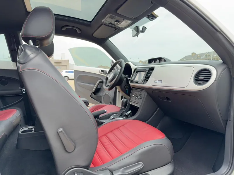 Volkswagen Beetle 2013 1.4TSI Luxury type interior photo 11 Volkswagen Beetle 2013 1.4TSI Luxury type interior photo 11