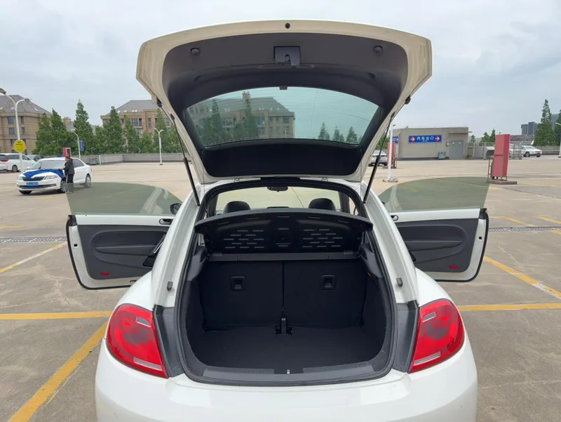 Volkswagen Beetle 2013 1.4TSI Luxury type interior photo 12 Volkswagen Beetle 2013 1.4TSI Luxury type interior photo 12