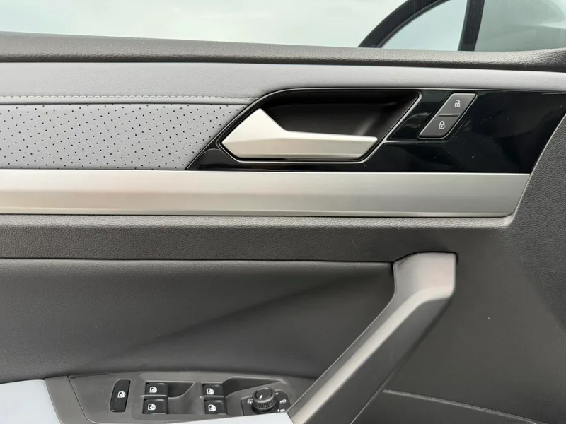 Volkswagen Lavida 2023 Restyling 1.5L Automatic Five Million Edition exterior photo 9 Volkswagen Lavida 2023 Restyling 1.5L Automatic Five Million Edition exterior photo 9