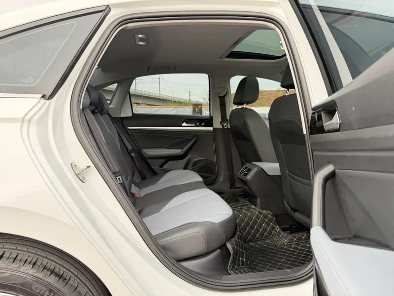 Volkswagen Lavida 2023 Restyling 1.5L Automatic Five Million Edition interior photo 15 Volkswagen Lavida 2023 Restyling 1.5L Automatic Five Million Edition interior photo 15