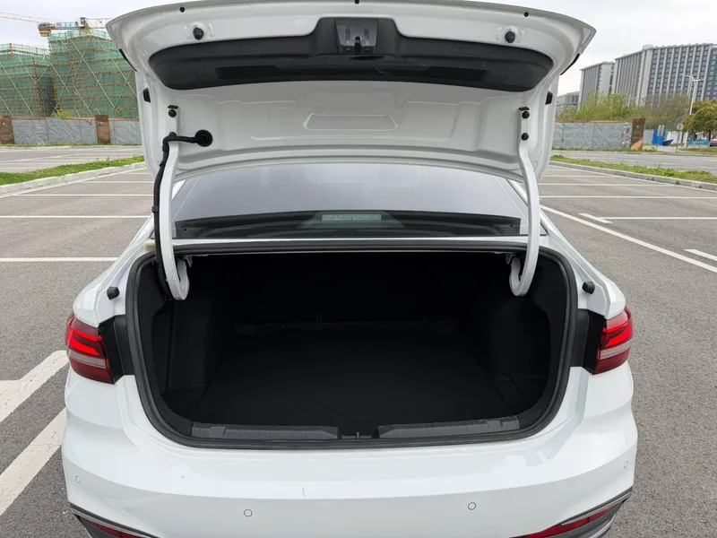 Volkswagen Lavida 2023 Restyling 1.5L Automatic Five Million Edition interior photo 20 Volkswagen Lavida 2023 Restyling 1.5L Automatic Five Million Edition interior photo 20