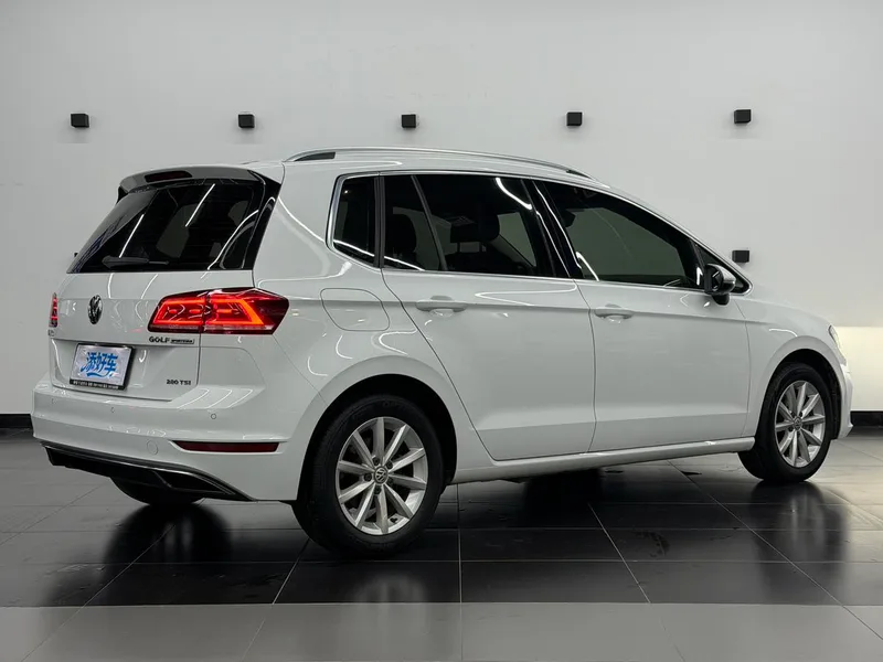 Volkswagen Golf Sportsvan 2019 280TSI Automatic Curious China V exterior photo 4 Volkswagen Golf Sportsvan 2019 280TSI Automatic Curious China V exterior photo 4