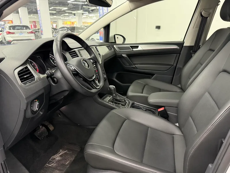 Volkswagen Golf Sportsvan 2019 280TSI Automatic Curious China V exterior photo 5 Volkswagen Golf Sportsvan 2019 280TSI Automatic Curious China V exterior photo 5