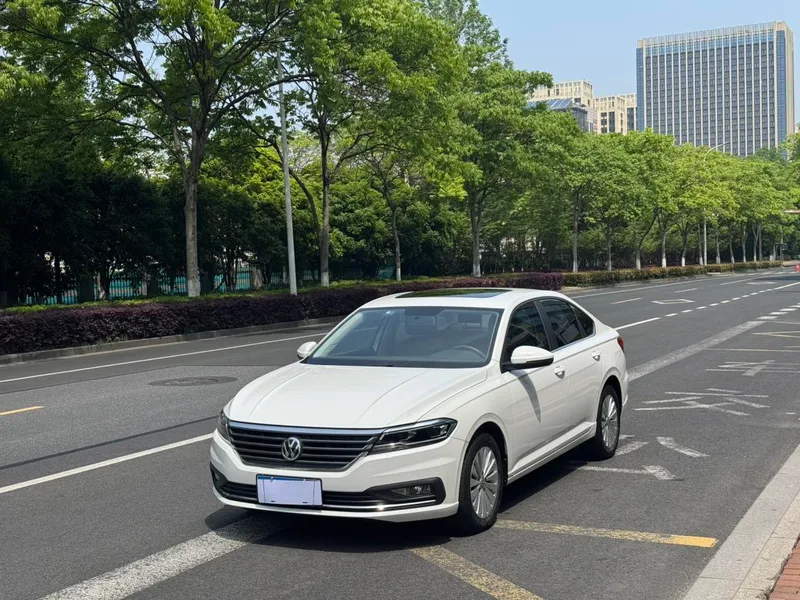 Volkswagen Lavida 2019 1.5L Version confort automatique État VI extérieur photo 1 Volkswagen Lavida 2019 1.5L Version confort automatique État VI extérieur photo 1