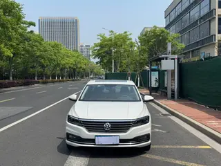 Volkswagen Lavida 2019 1.5L Version confort automatique État VI extérieur photo 2 Volkswagen Lavida 2019 1.5L Version confort automatique État VI extérieur photo 2