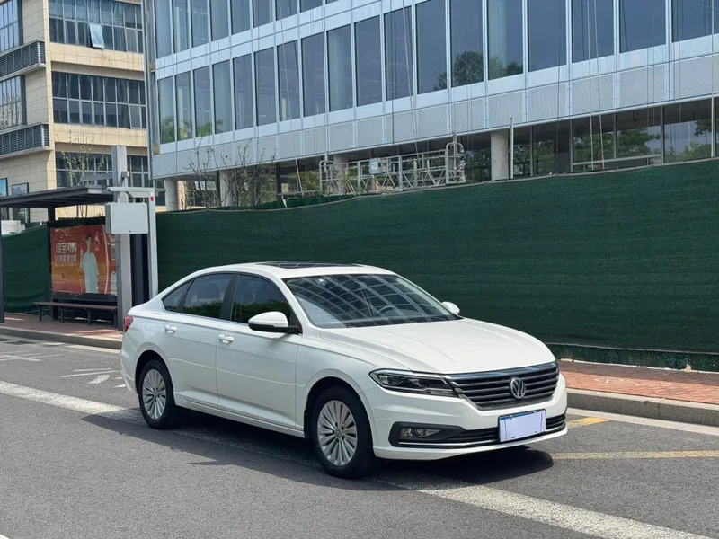 Volkswagen Lavida 2019 1.5L Version confort automatique État VI extérieur photo 3 Volkswagen Lavida 2019 1.5L Version confort automatique État VI extérieur photo 3