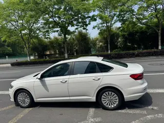 Volkswagen Lavida 2019 1.5L Version confort automatique État VI extérieur photo 8 Volkswagen Lavida 2019 1.5L Version confort automatique État VI extérieur photo 8