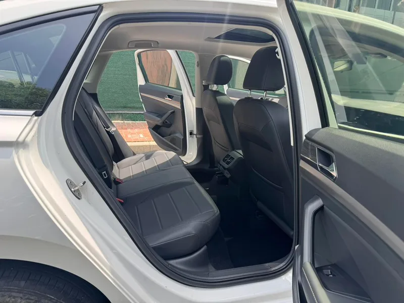 Volkswagen Lavida 2019 1.5L Version confort automatique État VI intérieur photo 9 Volkswagen Lavida 2019 1.5L Version confort automatique État VI intérieur photo 9