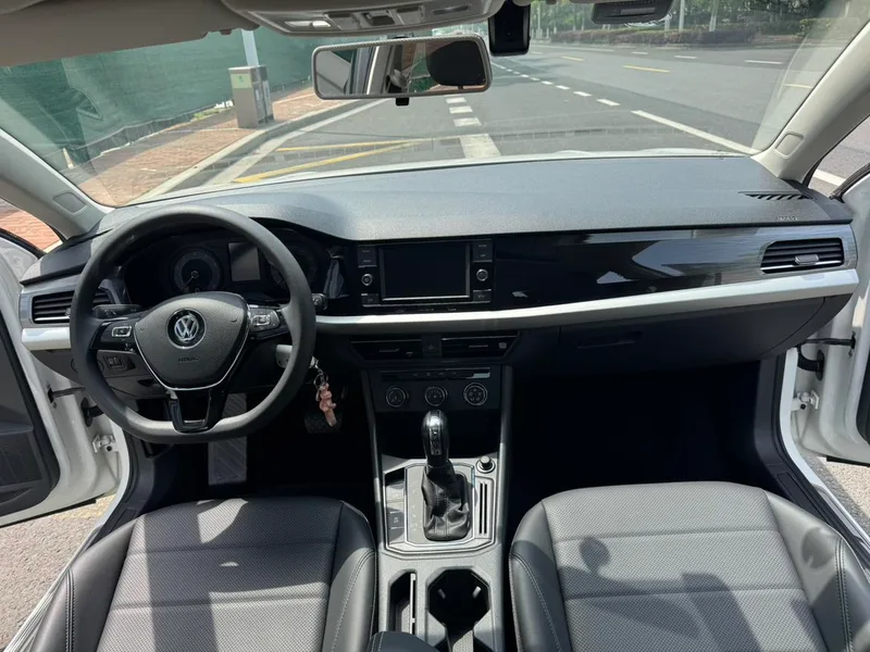 Volkswagen Lavida 2019 1.5L Version confort automatique État VI intérieur photo 12 Volkswagen Lavida 2019 1.5L Version confort automatique État VI intérieur photo 12