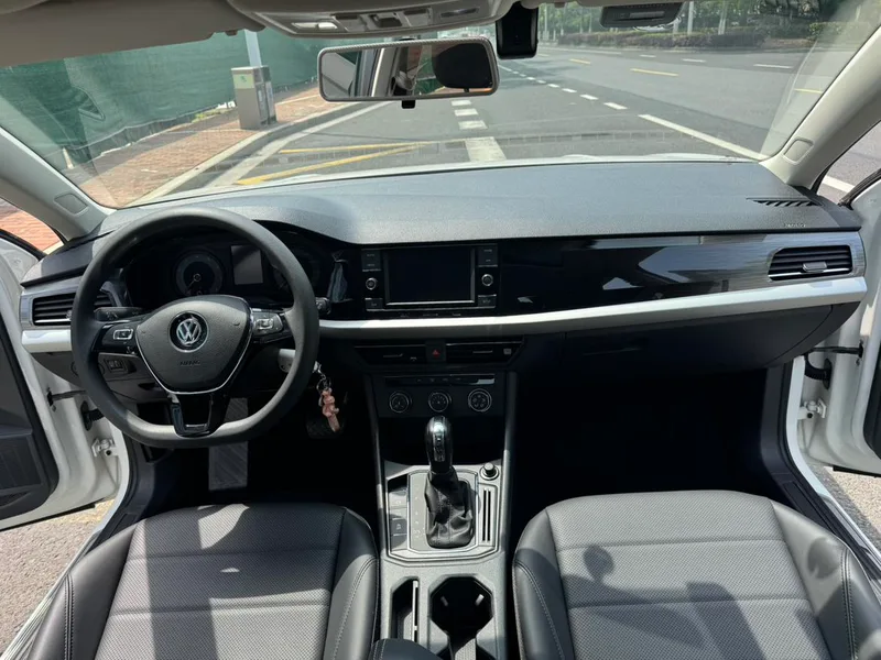 Volkswagen Lavida 2019 1.5L Version confort automatique État VI intérieur photo 13 Volkswagen Lavida 2019 1.5L Version confort automatique État VI intérieur photo 13
