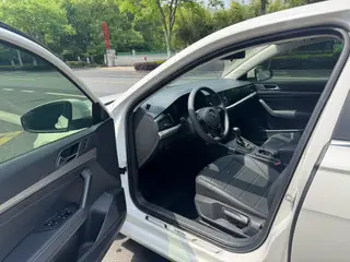Volkswagen Lavida 2019 1.5L Version confort automatique État VI intérieur photo 14 Volkswagen Lavida 2019 1.5L Version confort automatique État VI intérieur photo 14