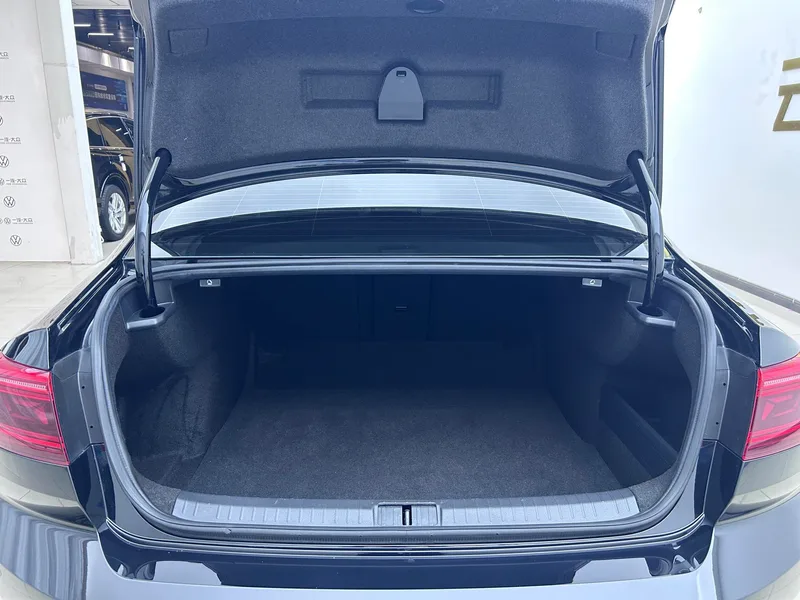 Volkswagen Magotan 2020 330TSI DSG Leading Type interior photo 9 Volkswagen Magotan 2020 330TSI DSG Leading Type interior photo 9