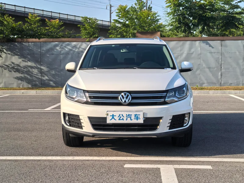 Volkswagen Tiguan 2015 1.8TSI Automatic two-drive luxury type exterior photo 2 Volkswagen Tiguan 2015 1.8TSI Automatic two-drive luxury type exterior photo 2