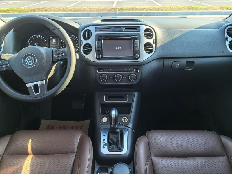 Volkswagen Tiguan 2015 1.8TSI Automatic two-drive luxury type interior photo 12 Volkswagen Tiguan 2015 1.8TSI Automatic two-drive luxury type interior photo 12