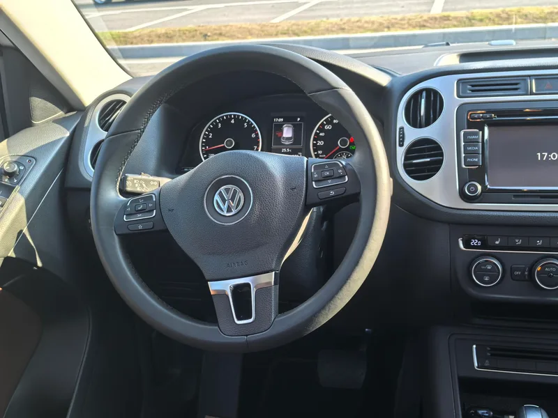 Volkswagen Tiguan 2015 1.8TSI Automatic two-drive luxury type interior photo 13 Volkswagen Tiguan 2015 1.8TSI Automatic two-drive luxury type interior photo 13