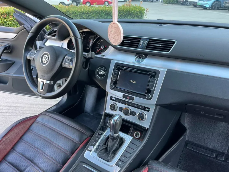 Volkswagen CC 2016 300TSI 25 Anniversary Edition interior photo 16 Volkswagen CC 2016 300TSI 25 Anniversary Edition interior photo 16