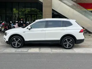 Volkswagen Tiguan L 2018 380TSI Automatic four-wheel drive deluxe edition exterior photo 3 Volkswagen Tiguan L 2018 380TSI Automatic four-wheel drive deluxe edition exterior photo 3