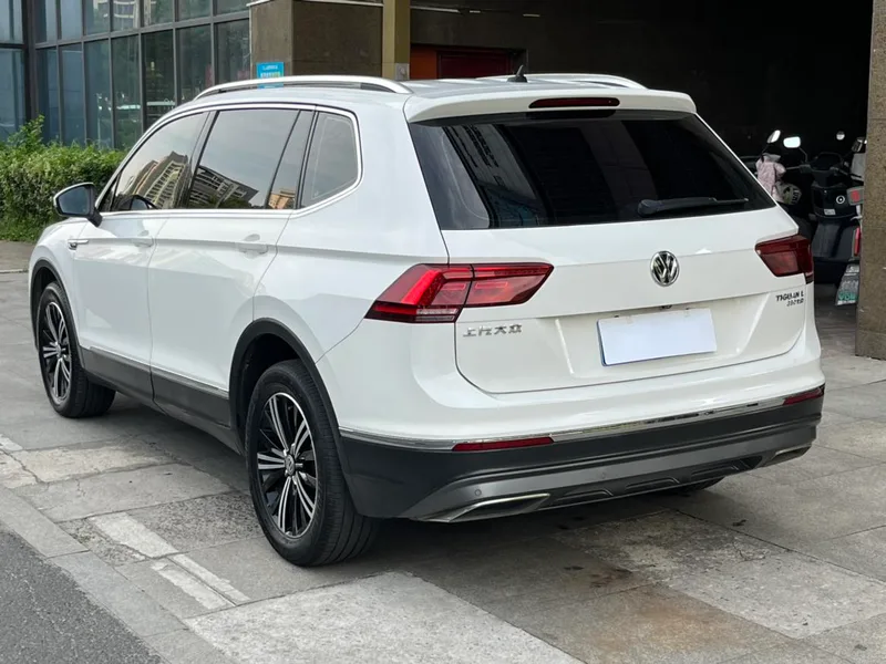 Volkswagen Tiguan L 2018 380TSI Automatic four-wheel drive deluxe edition exterior photo 4 Volkswagen Tiguan L 2018 380TSI Automatic four-wheel drive deluxe edition exterior photo 4