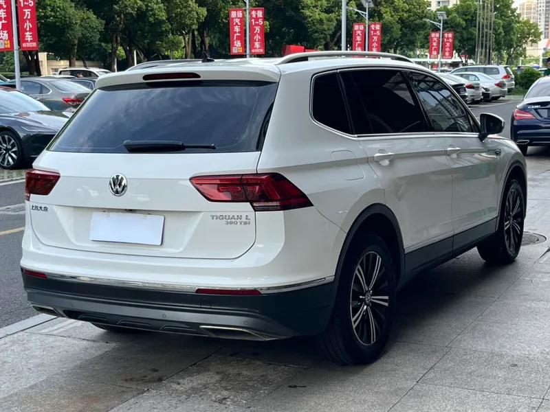 Volkswagen Tiguan L 2018 380TSI Automatic four-wheel drive deluxe edition exterior photo 6 Volkswagen Tiguan L 2018 380TSI Automatic four-wheel drive deluxe edition exterior photo 6
