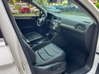 Volkswagen Tiguan L 2018 380TSI Automatic four-wheel drive deluxe edition interior photo 13 Volkswagen Tiguan L 2018 380TSI Automatic four-wheel drive deluxe edition interior photo 13