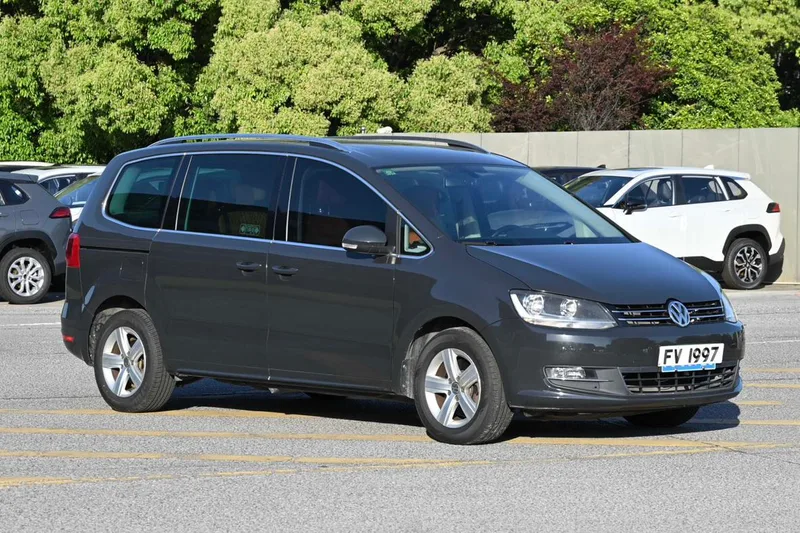 Volkswagen Sharan 2015 1.8TSI Comfortable exterior photo 3 Volkswagen Sharan 2015 1.8TSI Comfortable exterior photo 3