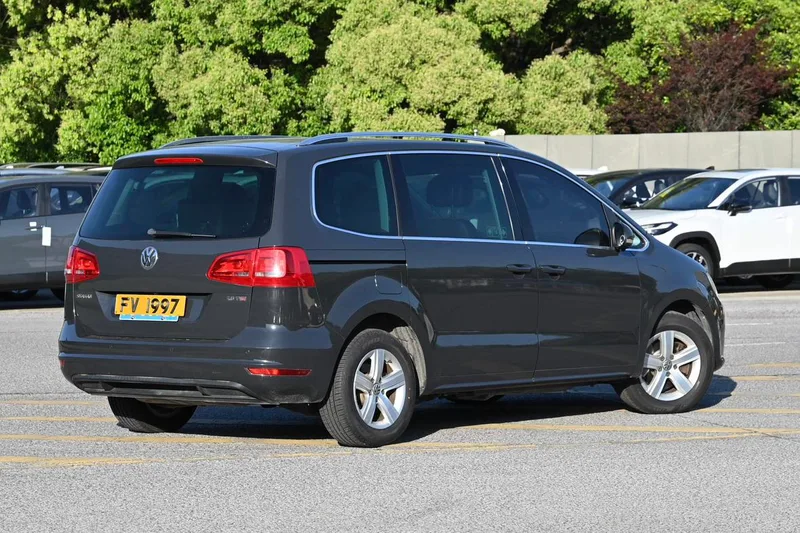 Volkswagen Sharan 2015 1.8TSI Comfortable exterior photo 4 Volkswagen Sharan 2015 1.8TSI Comfortable exterior photo 4