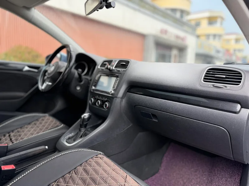 Volkswagen Golf 2012 1.4TSI Automatic Comfort Type interior photo 16 Volkswagen Golf 2012 1.4TSI Automatic Comfort Type interior photo 16