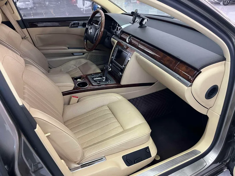 Volkswagen Phaeton 2012 3.0L Administrative exterior photo 3 Volkswagen Phaeton 2012 3.0L Administrative exterior photo 3