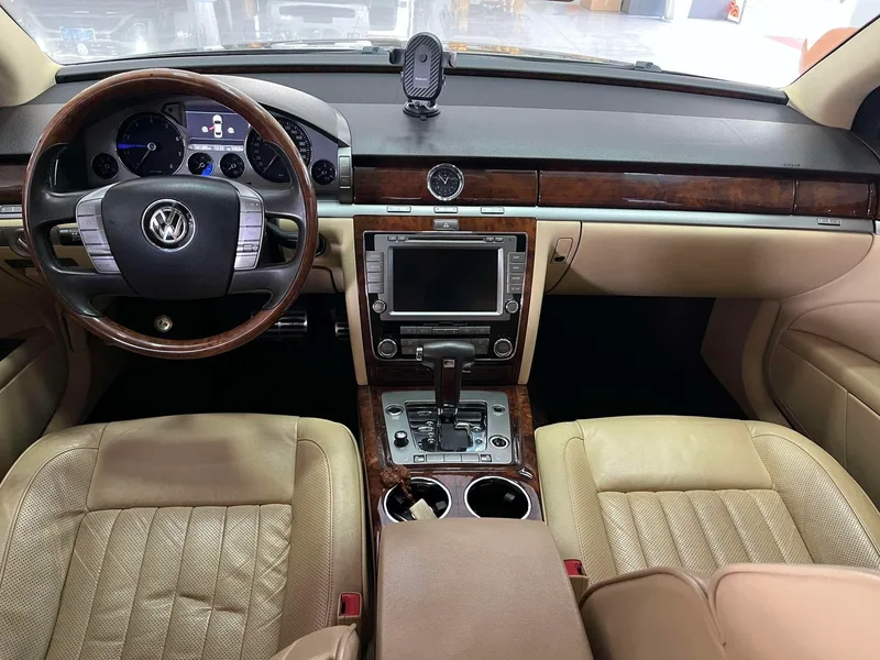 Volkswagen Phaeton 2012 3.0L Administrative interior photo 12 Volkswagen Phaeton 2012 3.0L Administrative interior photo 12