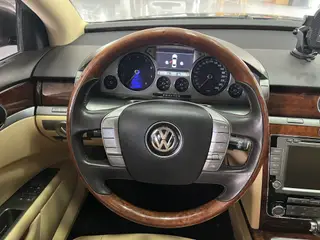 Volkswagen Phaeton 2012 3.0L Administrative interior photo 13 Volkswagen Phaeton 2012 3.0L Administrative interior photo 13