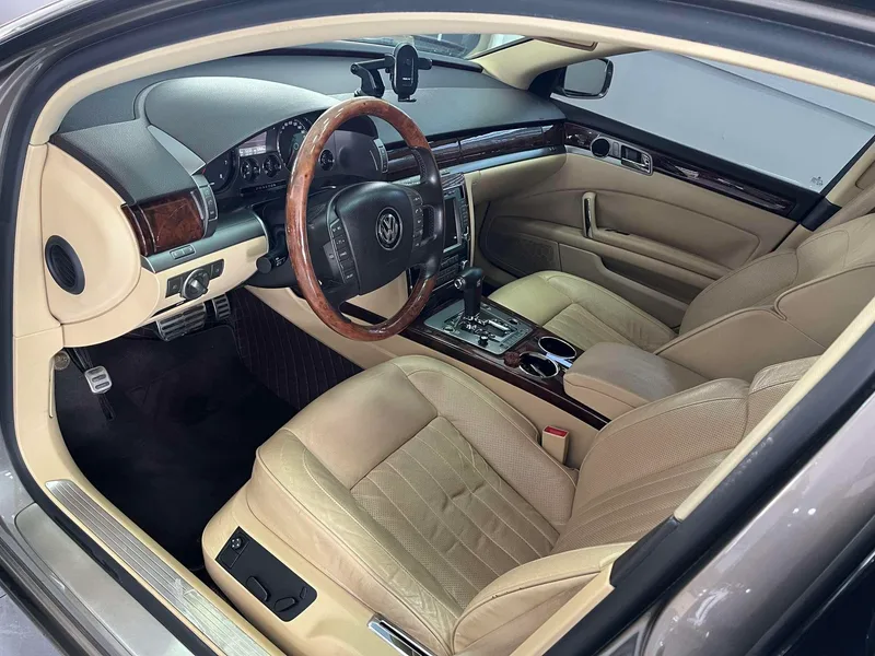Volkswagen Phaeton 2012 3.0L Administrative interior photo 15 Volkswagen Phaeton 2012 3.0L Administrative interior photo 15
