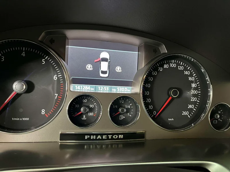 Volkswagen Phaeton 2012 3.0L Administrative interior photo 18 Volkswagen Phaeton 2012 3.0L Administrative interior photo 18