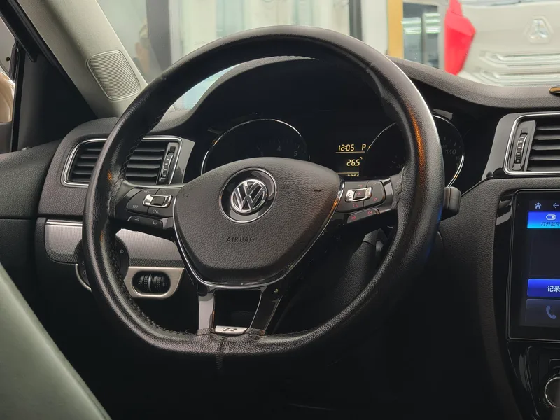 Volkswagen Sagitar 2018 1.6L Automatic Comfort Type interior photo 9 Volkswagen Sagitar 2018 1.6L Automatic Comfort Type interior photo 9