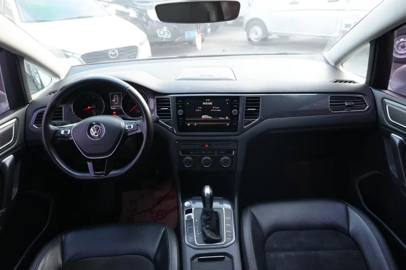 Volkswagen Golf Sportsvan 2018 280TSI Automatic Luxury Model exterior photo 6 Volkswagen Golf Sportsvan 2018 280TSI Automatic Luxury Model exterior photo 6