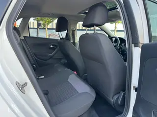 Volkswagen Polo 2016 1.6L Automatic Comfort Type interior photo 9 Volkswagen Polo 2016 1.6L Automatic Comfort Type interior photo 9