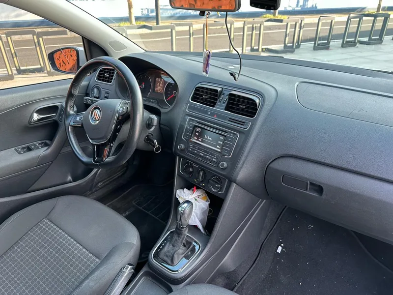Volkswagen Polo 2016 1.6L Automatic Comfort Type interior photo 10 Volkswagen Polo 2016 1.6L Automatic Comfort Type interior photo 10