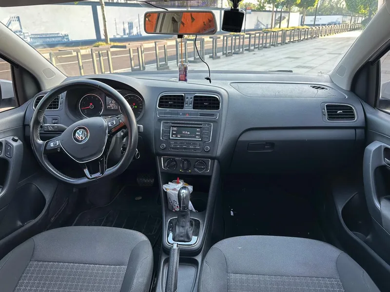 Volkswagen Polo 2016 1.6L Automatic Comfort Type interior photo 11 Volkswagen Polo 2016 1.6L Automatic Comfort Type interior photo 11