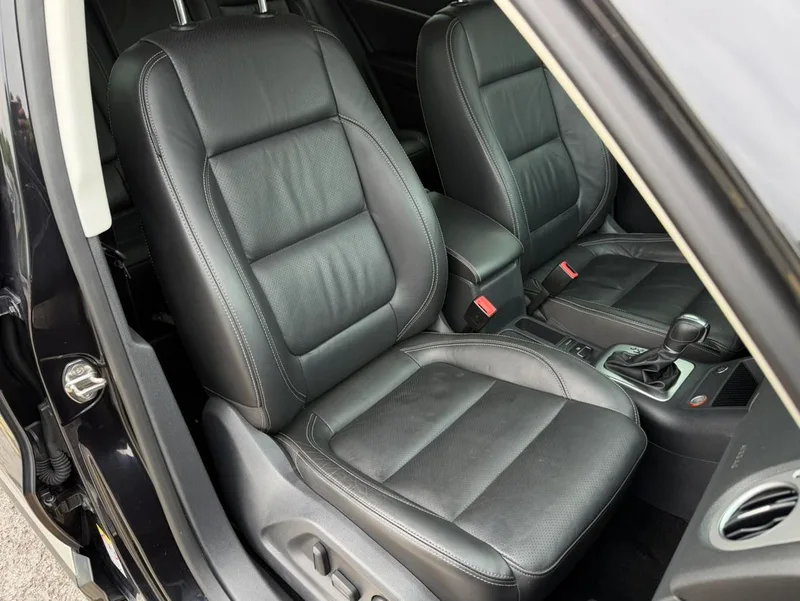 Volkswagen Tiguan 2016 300TSI Automatic Two-Drive Deluxe Edition interior photo 10 Volkswagen Tiguan 2016 300TSI Automatic Two-Drive Deluxe Edition interior photo 10
