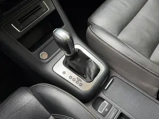 Volkswagen Tiguan 2016 300TSI Automatic Two-Drive Deluxe Edition interior photo 12 Volkswagen Tiguan 2016 300TSI Automatic Two-Drive Deluxe Edition interior photo 12