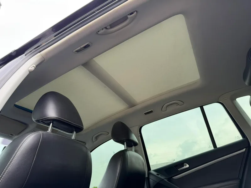 Volkswagen Tiguan 2016 300TSI Automatic Two-Drive Deluxe Edition interior photo 13 Volkswagen Tiguan 2016 300TSI Automatic Two-Drive Deluxe Edition interior photo 13