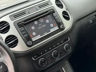 Volkswagen Tiguan 2016 300TSI Automatic Two-Drive Deluxe Edition interior photo 15 Volkswagen Tiguan 2016 300TSI Automatic Two-Drive Deluxe Edition interior photo 15