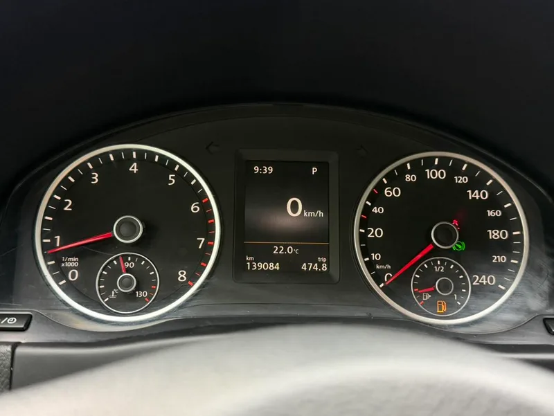 Volkswagen Tiguan 2016 300TSI Automatic Two-Drive Deluxe Edition interior photo 16 Volkswagen Tiguan 2016 300TSI Automatic Two-Drive Deluxe Edition interior photo 16