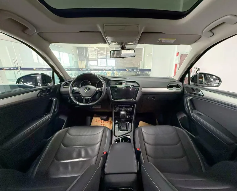 Volkswagen Tiguan L 2021 330TSI Auto Two-Drive Smart Edition interior photo 12 Volkswagen Tiguan L 2021 330TSI Auto Two-Drive Smart Edition interior photo 12