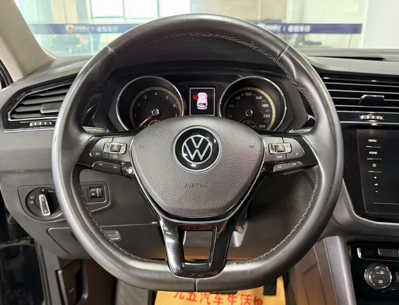 Volkswagen Tiguan L 2021 330TSI Auto Two-Drive Smart Edition interior photo 13 Volkswagen Tiguan L 2021 330TSI Auto Two-Drive Smart Edition interior photo 13